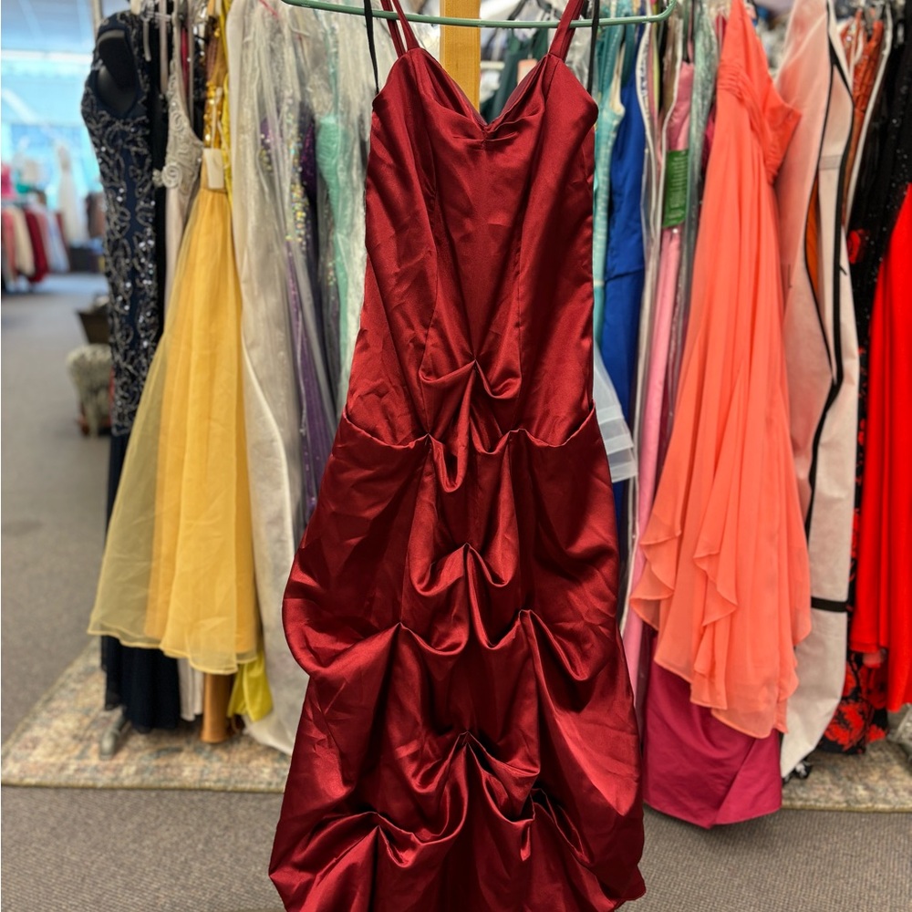 🛍️ Huncho Girls / Misses size 14 red ruffle dress - Formal